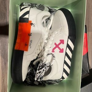 Off White Low Vulcanized Canvas Sneakers | Size 38 | White Fuchsia Orange